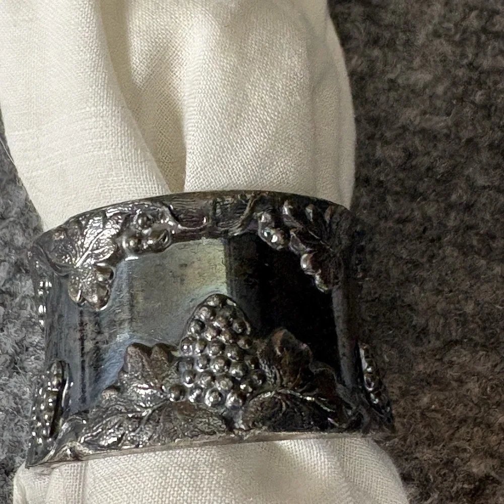 Antique Silverplate Grape Leaf Napkin‎ Ring Victorian Table Decor Vineyard